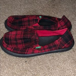 Sanuk shoes